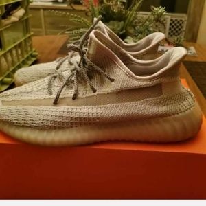 Yeezy 350 v2 landmark (used)